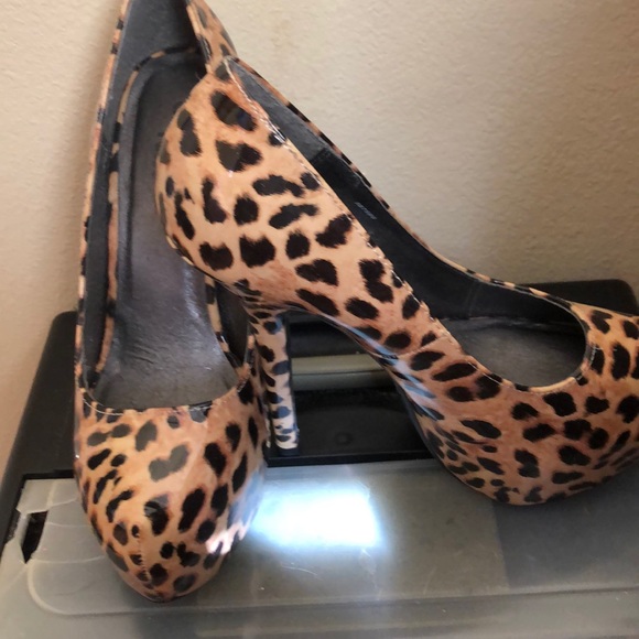 Shoes - Platform heels